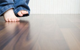 Đây là cách cực đơn giản nhưng sẽ giúp sàn gỗ nhà bạn luôn sạch bóng kể cả khi đã dùng lâu năm