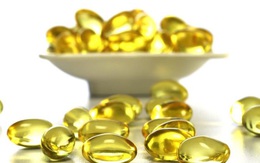 Không mua được mỹ phẩm xịn thì mua vài viên vitamin E rẻ tiền này về thoa mỗi đêm cũng đẹp rạng ngời