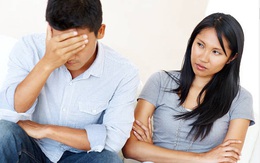 Vừa ôm nhầm bạn vợ thì vợ bước vào
