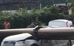 Cần cẩu đè nát xe Audi, người đàn ông sống sót kỳ diệu