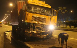 Xe container húc nhau văng 20m, tài xế tử vong thương tâm