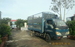 Xe tải tông sập cổng trường, 2 học sinh bị thương
