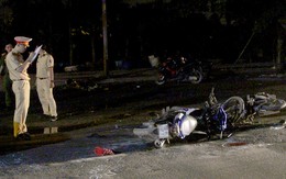 2 xe máy tông nhau giữa khuya, 1 người chết 3 người bị thương