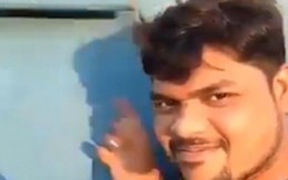 Đứng selfie ngay sát đoàn tàu đang lao ầm ầm tới, người đàn ông phải nhận kết cục đau đớn
