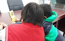 Tìm được bé trai 5 tuổi mồ côi mẹ bỏ nhà đi chơi với bạn khi đang lang thang sau 1 đêm