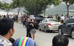 Lào Cai: Nam thanh niên nghi ngáo đá dùng dao kề cổ cô gái trẻ, ép lên xe cùng bỏ trốn