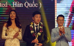 Đội trưởng U23 Việt Nam "chết nhát" khi đứng cạnh mỹ nữ "Em chưa 18", chân dài Lan Khuê
