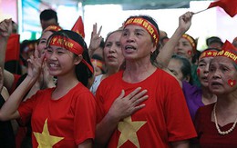 Bí thư Tỉnh đoàn Hà Tĩnh ra sân bay Vinh đón trung vệ Tiến Dũng