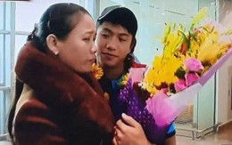 Sự thật video mẹ Văn Đức lủi thủi đón con ở sân bay