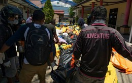 Indonesia đào mồ tập thể chôn nạn nhân sóng thần