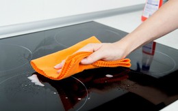 5 cách lau chùi khiến mặt bếp từ chóng hỏng