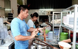 Tiệm mì Sài Gòn luôn đông nghịt khách từ 6h suốt 26 năm