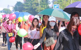 Sinh viên Đại học Vinh hào hứng tham gia chương trình “Ngày đi bộ vì môi trường”