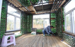 Người đàn ông xây nhà từ 50.000 chai bia