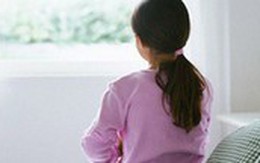 Mẹ đạp cửa nhà hàng xóm, phát hiện con gái 10 tuổi bị xâm hại
