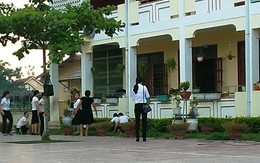 Thầy giáo vào trường học đánh vợ và đồng nghiệp