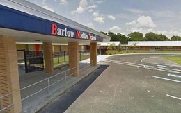 Hai nữ sinh Mỹ mang dao núp trong nhà vệ sinh để giết 15 bạn học