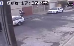 Mẹ vứt con 1 ngày tuổi vào thùng rác vì sợ bị đuổi việc