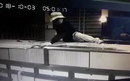 Kẻ trộm 100 lượng vàng, lấy luôn đầu thu camera