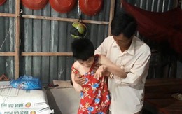Người cha khóc nghẹn kể chuyện con gái mắc bệnh bại não nghi bị hàng xóm hiếp dâm nhiều lần, 2 lần phải phá thai