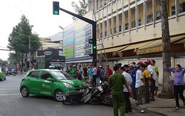 Taxi Mai Linh lùa hàng loạt xe máy, nhiều người la hét kêu cứu