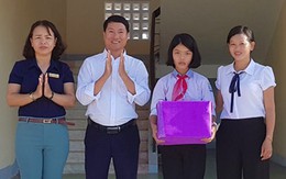 Nữ sinh lớp 8 trả lại 30 triệu đồng cho người đánh rơi