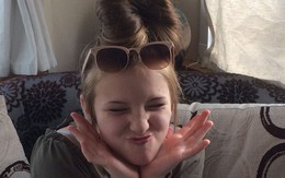 Bức ảnh tuyệt mệnh lúc nửa đêm của bé gái 12 tuổi hé lộ cuộc sống đầy áp lực mà em đã chịu đựng