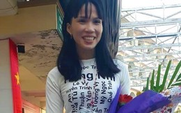 Cô giáo chủ nhiệm ở Cần Thơ in tên học sinh lên áo dài