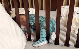 Vụ bé 4 tháng ở Hà Nội tử vong khi ngủ: Nên ngủ riêng hay chung với con?