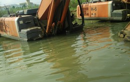 Thanh Hóa: Chỉ đạo báo cáo gấp vụ thủy điện tích nước dìm ô tô, máy xúc dưới lòng hồ