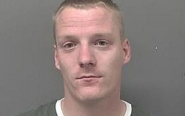 Tưởng hàng xóm làm "chuyện ấy" quá mức ồn ào, mẹ phát hiện sự thật không ngờ về con gái