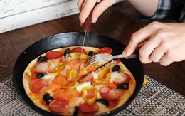 99% không biết cách ăn pizza chuẩn, rất dễ 'bị quê' giữa chốn đông người nếu bạn không biết điều này