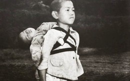 Bức ảnh cậu bé cõng em đã chết trên lưng và câu chuyện về khoảnh khắc khiến nhiếp ảnh gia ám ảnh suốt đời