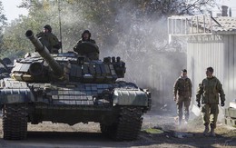 Xe tăng Nga áp sát biên giới Ukraine, nguy cơ chiến tranh cận kề?