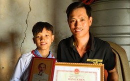 Cậu học trò nghèo được Tổng Bí thư, Chủ tịch nước tặng ảnh Bác Hồ