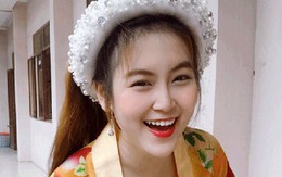 Nữ sinh sư phạm làm mẫu nội y: Chọn nghề giáo để được bình yên