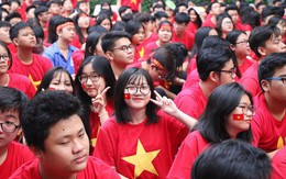 Học trò mặc áo đỏ sao vàng, nhảy flashmob ủng hộ tuyển Việt Nam