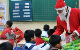 Tranh cãi chuyện “Ông già Noel” tặng quà cho con ở trường: Chạnh lòng bé có, bé không