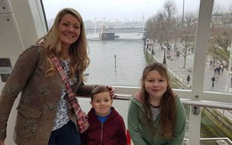 Ba người một nhà thiệt mạng vì đèn trang trí cây thông cháy