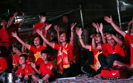 Giây phút vỡ òa khi tuyển Việt Nam ghi bàn thắng mở đầu tỉ số trong hiệp 1