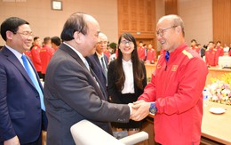 Thủ tướng gặp mặt đội tuyển Bóng đá Việt Nam, Quang Hải được nhận phần thưởng cao quý