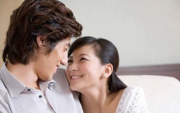 Tréo ngoe cảnh chồng phải vay tiền để được "ngủ với vợ"