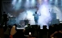 Indonesia: Khoảnh khắc sóng thần cuốn trôi ban nhạc trước mặt khán giả