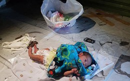 Bé hai tuần tuổi bị bỏ rơi giữa chợ sau khi bố mẹ cãi nhau