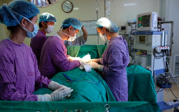 Bơm silicon nâng vòng ba "lép", cô gái Hà Nội đau đớn vì mông biến dạng do nhiễm trùng