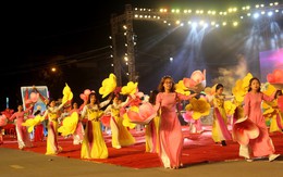 Hàng nghìn người dân Hải Dương xem lễ hội Carnaval trong đêm