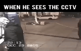 Cuối năm móc túi lấy tiền tiêu xài, kẻ trộm bất ngờ trả ví cho nạn nhân khi thấy 1 thứ