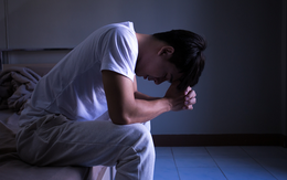 Ngủ dậy sau đêm tân hôn, tôi sốc đến nỗi ngã xuống đất sau khi nhìn sang cô vợ đang nằm cạnh mình