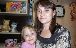 Nghĩ quẩn rồi ôm con gái nhảy lầu tự tử, trong giây lát người phụ nữ hại chết cả 3 thế hệ của gia đình