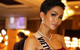 H'Hen Niê lộ miếng dán ngực khi trình diễn tại Miss Universe